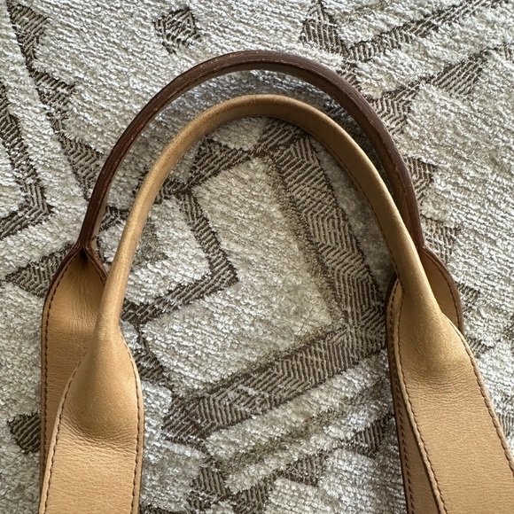 Authentic Gucci leather tote bag with handles. - Picture 8 of 10